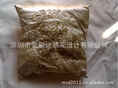 电脑手摇绣花加工抱枕 价格、厂家与深圳简非繁服饰一站式解析